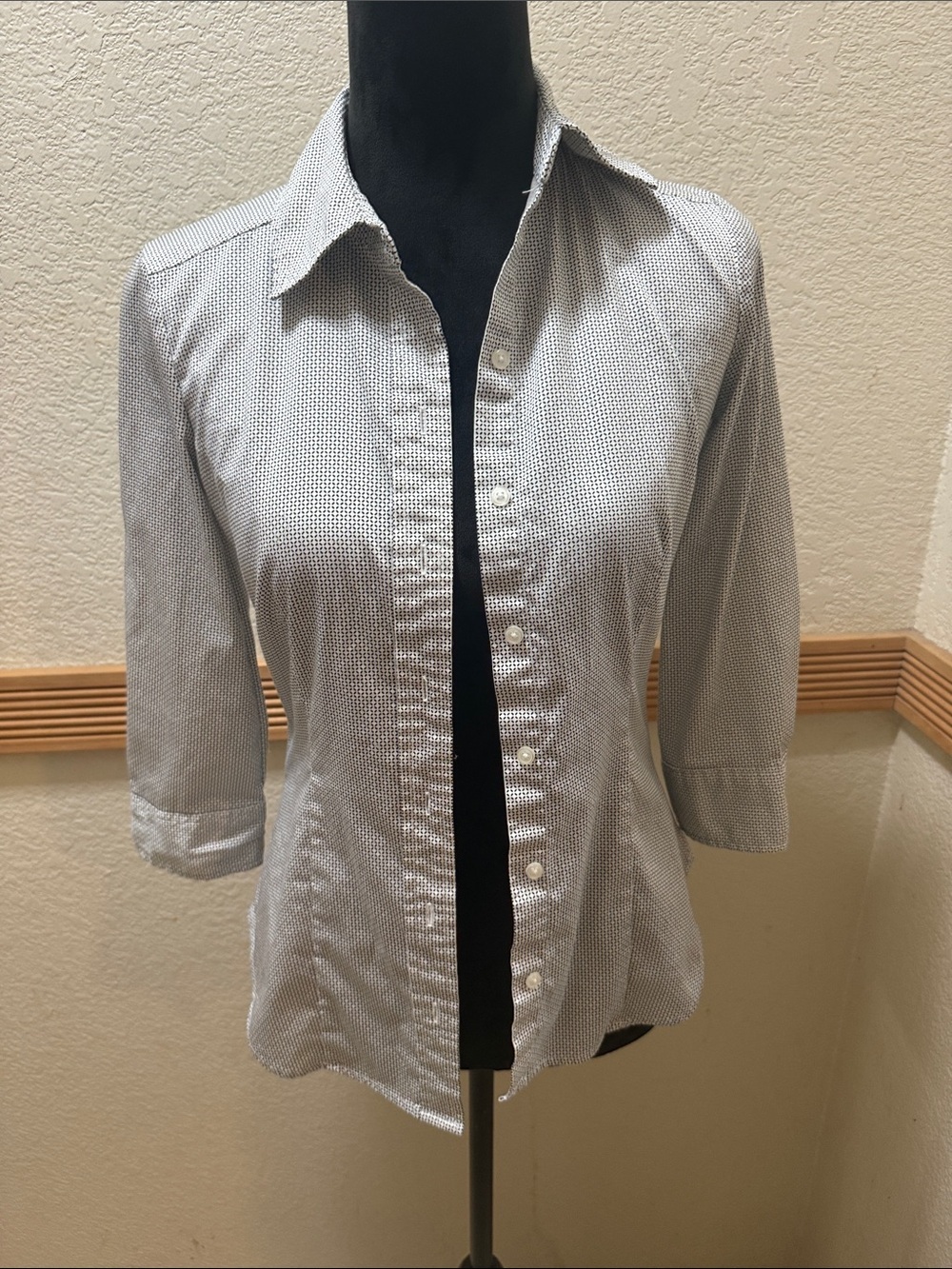 New York & Company XS White Micro-Print Button-Up Shirt!